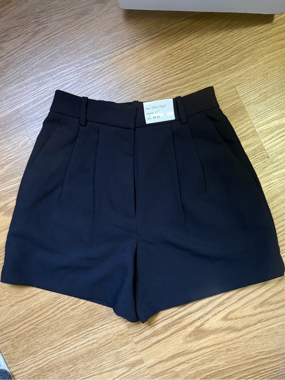 Abercrombie & Fitch Black High-Waist Pleated Tailored Shorts